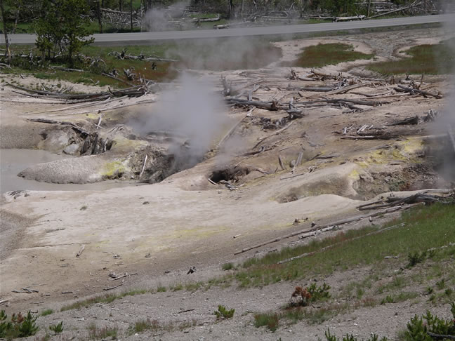images/H-Mud Geyser at Mud Volcano (2).jpg